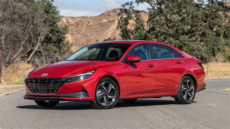 2021 Hyundai Elantra Review: Features, Specs, and Operational Highlights