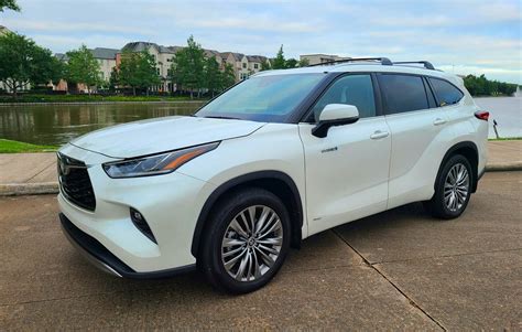2021 Toyota Highlander Hybrid: Features, Performance, and Best Deals