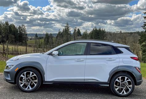 Explore the Features and Performance of the 2022 Hyundai Kona