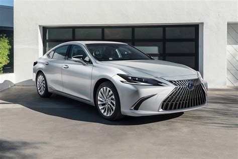 2022 Lexus ES Review: Features, Performance, and Expert Insights