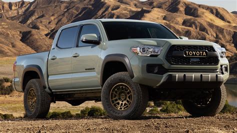 2022 Toyota Tacoma Review: Features, Performance, and Buying Tips