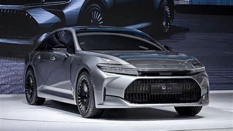 2024 Toyota Crown Luxury Sedan Awd Hybrid Option Sport Model