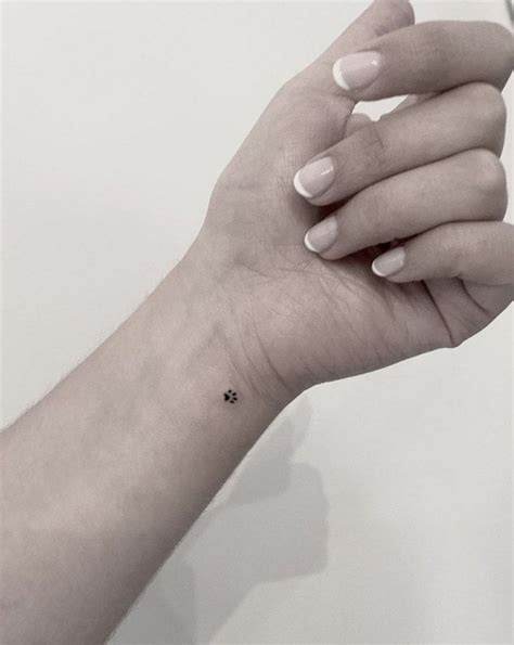 25 Small Wrist Tattoos Perfect For Ink Newbies Small Wrist Tattoos