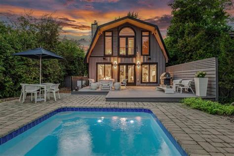 317 Marquette Drive New Buffalo Mi 49117 Mls 25033502 Howard Hanna