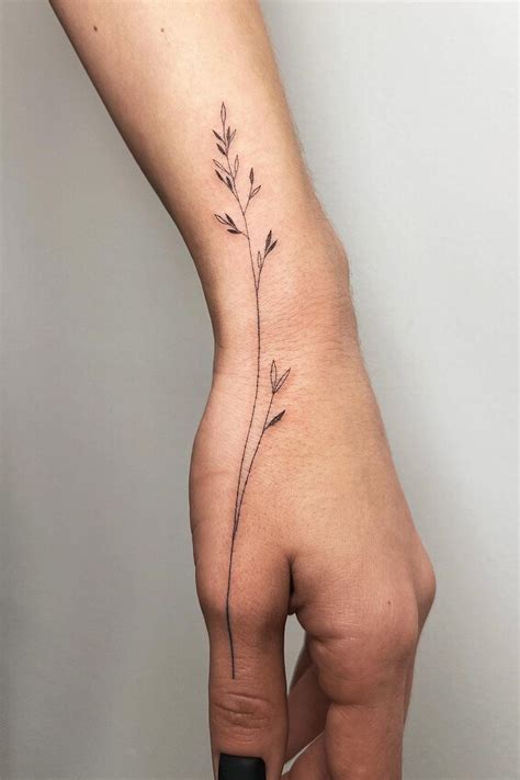 55 Meaningful Fine Line Tattoos For Minimalist Women