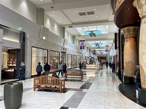 6 Massive Outlet Malls In Oregon That Are Totally Worth The Road Trip
