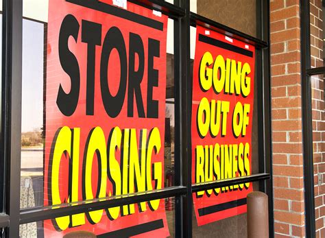 7 Grocery Stores Closing Dozens Of Locations Right Now