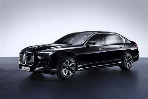 Ultimate Guide to the BMW 760i: Performance, Features, and Price