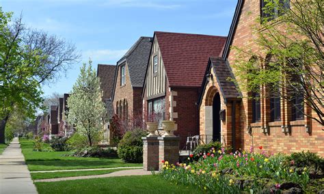 8 Of The 10 Best Affordable Suburbs Are In Chicagoland With Crystal Lake At No 1 Chicago Agent Magazine Local News