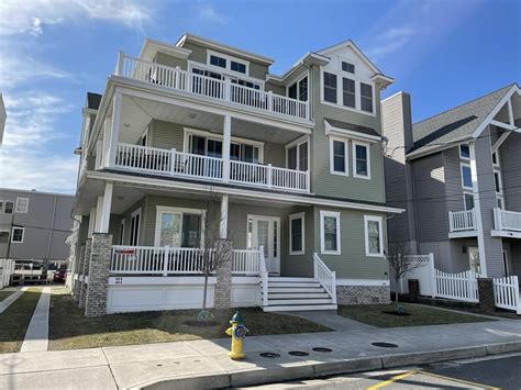 860 E 7Th Street C Center Vacation Rental