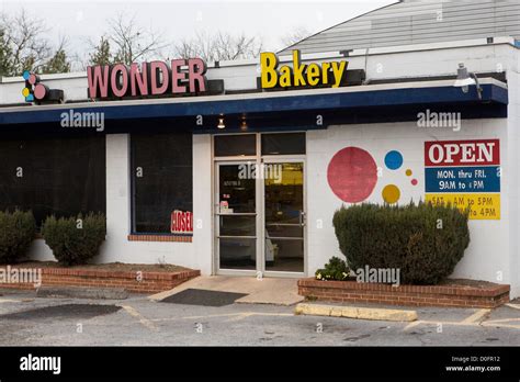 A Closed Hostess Bakery Outlet Store Stock Photo Alamy