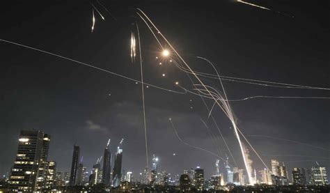 Air Raid Sirens Sound Across Israel Following An Iranian Missile Attack Radio Canada Ca Air Raid Sirens Sound Across Israel Following An Iranian Missile Attack Radio Canada Ca