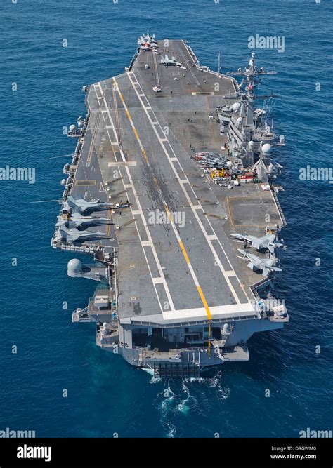 Aircraft Carrier Uss Carl Vinson Stock Photo Alamy