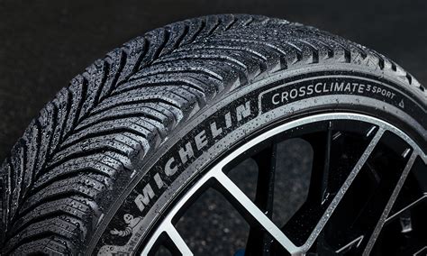 Amazon Com Michelin Agilis Crossclimate All Season Radial Tire 275 070R18 125R Lt275 70R18 E 125 122R Automotive