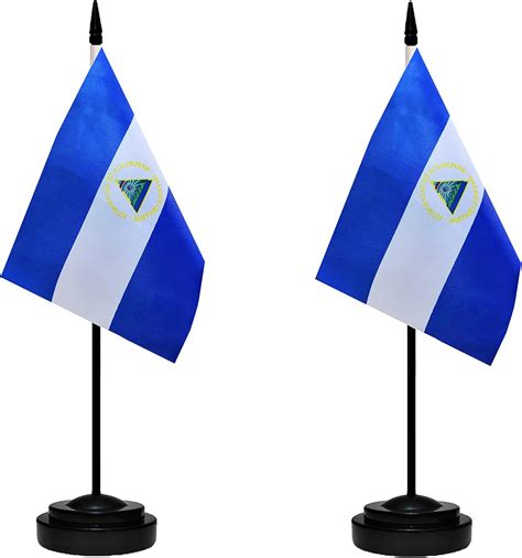Amazon Com Nicaragua Nicaraguan Deluxe Desk Flag Set Small Mini