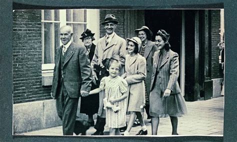 5 Facts Anne Frank Family