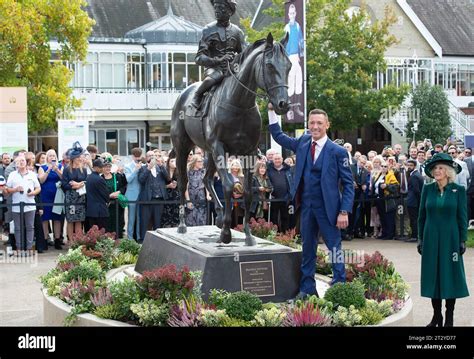 Ascot Berkshire Uk 21St October 2023 A Bronze Statue Of Jockey