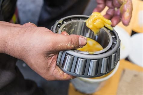 The Ultimate Guide to Choosing the Right Bearing Grease for Machinery