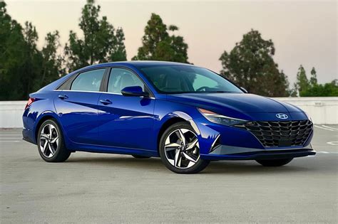 Blue Hyundai Elantra: A Complete Review of Features and Benefits