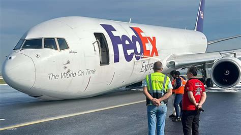 Boeing 767 Plane Belonging To Fedex Lands On Its Nose In Istanbul After Landing Gear Fails Abc7 Los Angeles