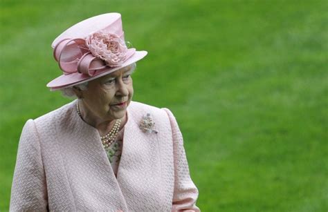 Bookmaker Suspends Betting On Queen Elizabeth S Abdication After 200 Windsor Bet The Independent The Independent