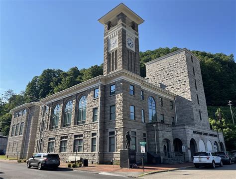 Buchanan County Courthouse Grundy Virginia Erected In 1 Flickr