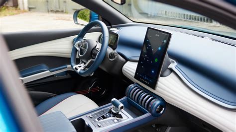 Exploring Comfort and Technology in Cars from the Inside