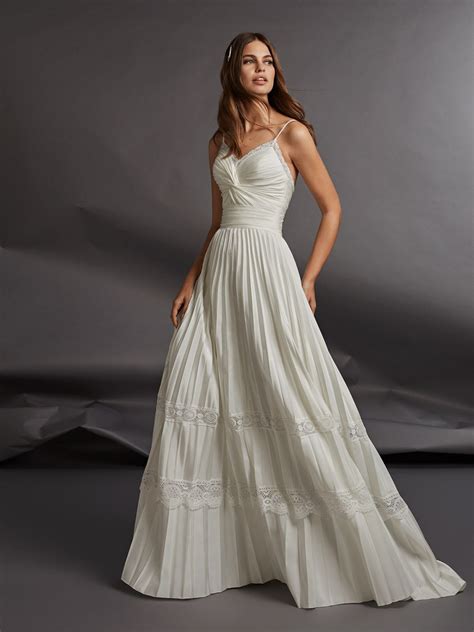 Casual Long Wedding Dress Trends 2023: Unconventional Elegance