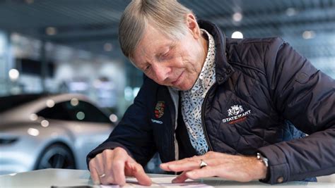 Celebrating A Dutch Motor Racing Icon The One Off 911 Featuring Gijs Van Lennep S Fingerprint Porsche Newsroom