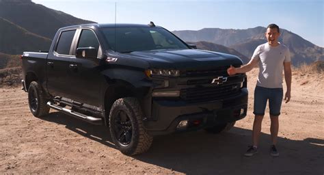Chevrolet Silverado Trail Boss Shows British Reviewer Why It S So Popular Carscoops Chevrolet Silverado Trail Boss Shows British Reviewer Why It S So Popular Carscoops