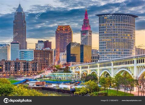 Cleveland Ohio Usa Downtown City Skyline Photo Allposters Com
