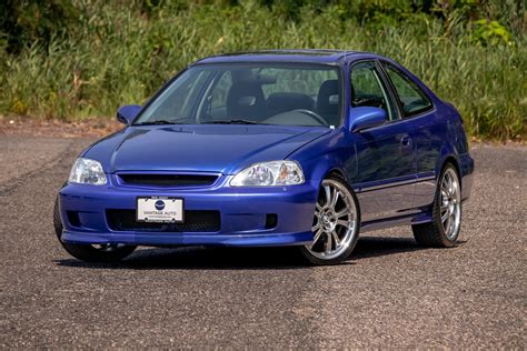 Top Benefits of Owning a Coupe Honda Civic 2000