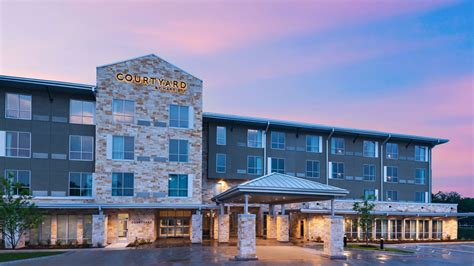 Courtyard By Marriott Austin Dripping Springs Hotel With Modern Rooms Flexible Workspaces