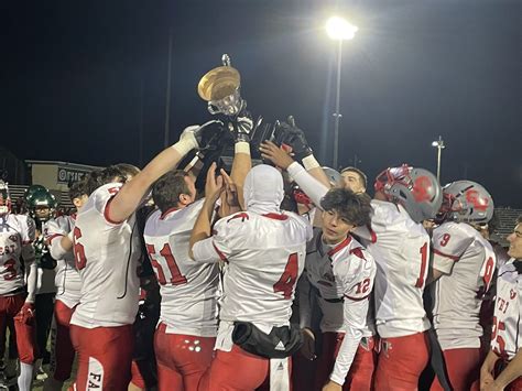 Cranston West 34 Cranston East 8 Falcons Win 7Th Straight Thanksgiving Day Matchup Vs Thunderbolts New England Football Journal