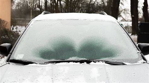 Effortless Ways to Defrost Windshield in Cold Weather