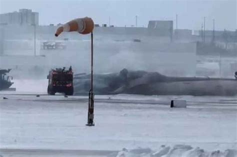 Delta Plane Upside Down: What Causes the Unexpected Flight Anomaly