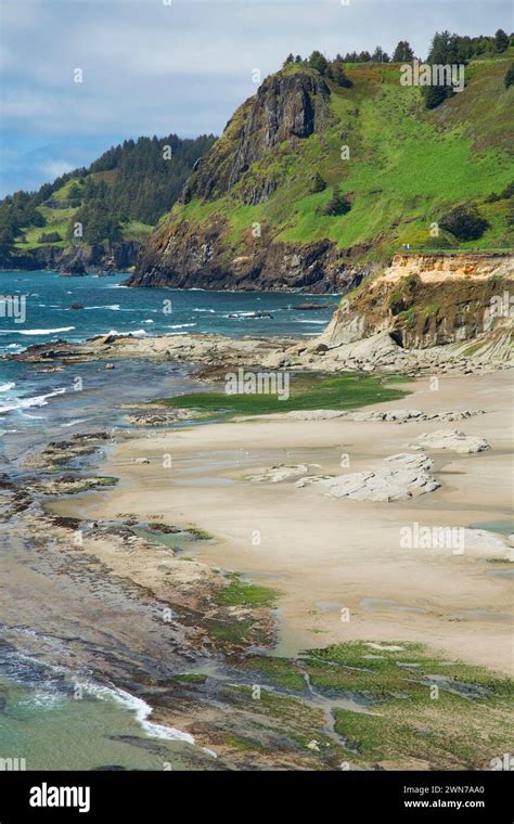 Devils Punchbowl State Park In Oregon Stock Photo Alamy Devils Punchbowl State Park In Oregon Stock Photo Alamy