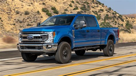 Top Reasons to Choose Diesel Pickup Trucks for Heavy Duty Work
