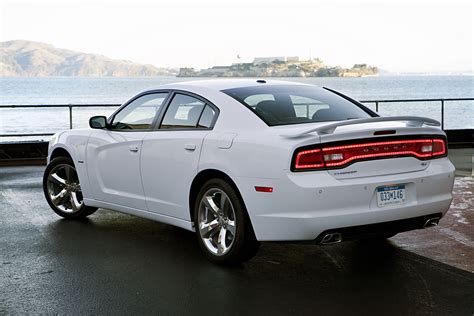 Dodge Charger 2011: Expert Review of Features and Performance