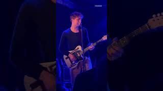 Dove Ellis Plays First Nyc Show Pale Song Main Drag Music