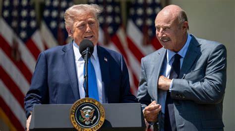 Dr Phil Mcgraw The Daytime Television Psychologist Turned Trump Surrogate Really Wants You To Believe A Ludicrous Claim He Is Just Not That Into Politics I Don T Think I M Qualified To Talk About Politics