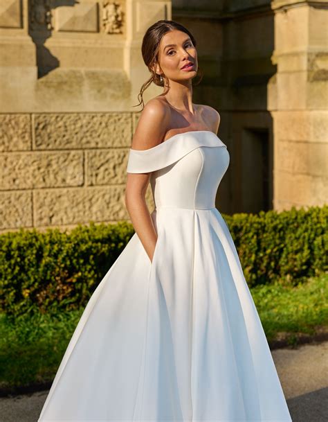 Dress Simple Wedding: Elegant Elegance for Your Special Day