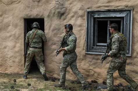 Dvids Images 3Rd Special Forces Group Airborne Execute Proper Clearing Procedures During Southern Strike Image 4 Of 8