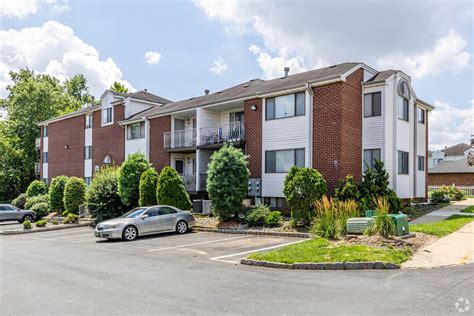 Edison Woods 1000 Us Highway 1 Edison Nj 08817 Apartments Com Edison Woods 1000 Us Highway 1 Edison Nj 08817 Apartments Com