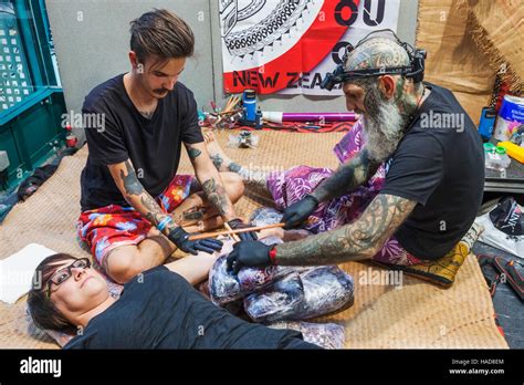 England London London Tattoo Convention Tattooist At Work Stock
