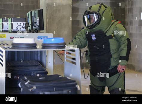 Eod 8 Bomb Suit Hi Res Stock Photography And Images Alamy