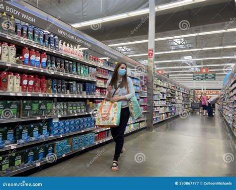 Everett Wa Usa Circa July 2023 Wide View Of A Masked Woman Shopping