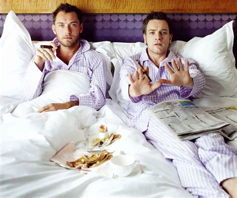 Ewan Mcgregor Jude Law Ewan Mcgregor And Jude Law Lie In Bed Jude