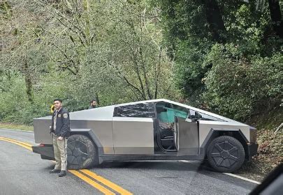 First Real World Tesla Cybertruck Crash Raises Safety Questions Autobody News