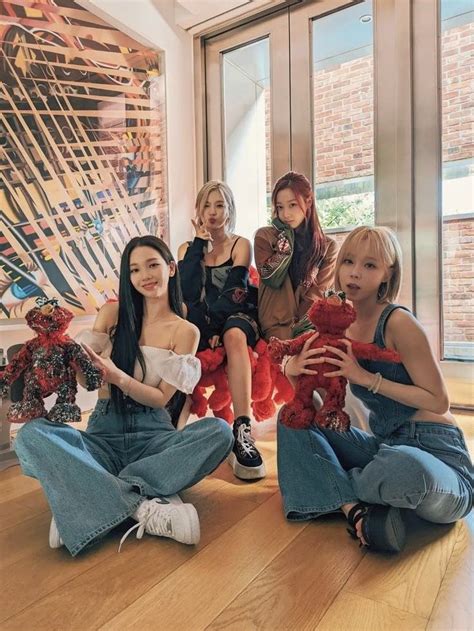 Girl Group Pictures Idole Black Mamba Kim Min Giselle Gorgeous Girl Group Pictures Idole Black Mamba Kim Min Giselle Gorgeous